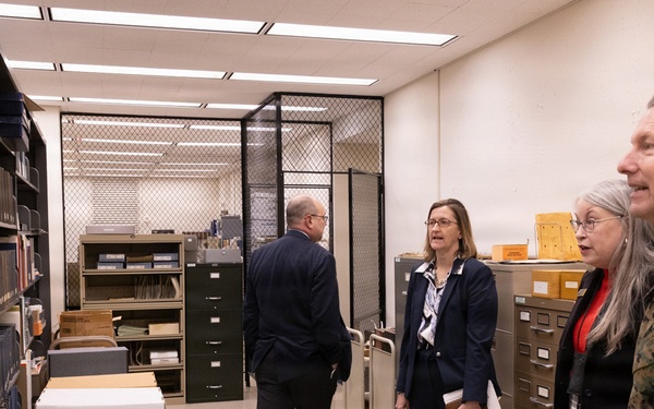 Superintendent visits Nimitz Library at U.S. Naval Academy
