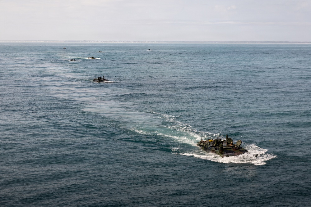 Marines conduct multiple splashes aboard USS Arlington during TCAT 26.1