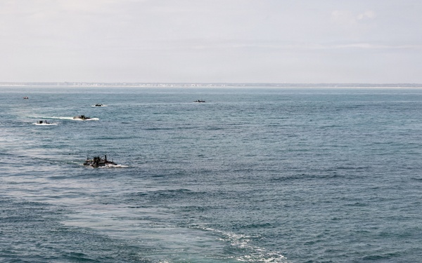 Marines conduct multiple splashes aboard USS Arlington during TCAT 26.1
