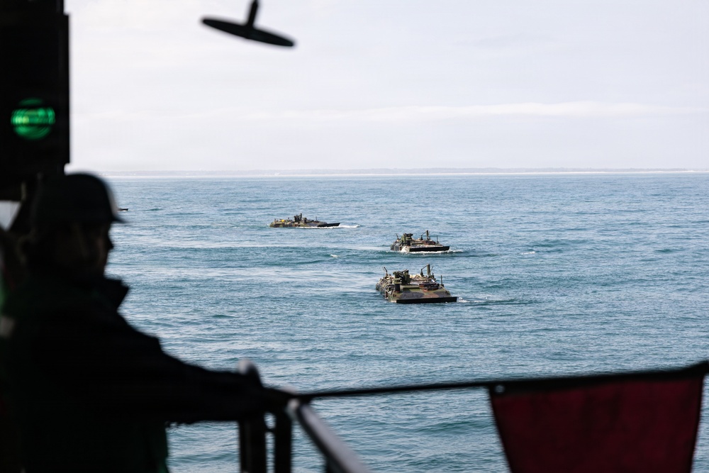 Marines conduct multiple splashes aboard USS Arlington during TCAT 26.1