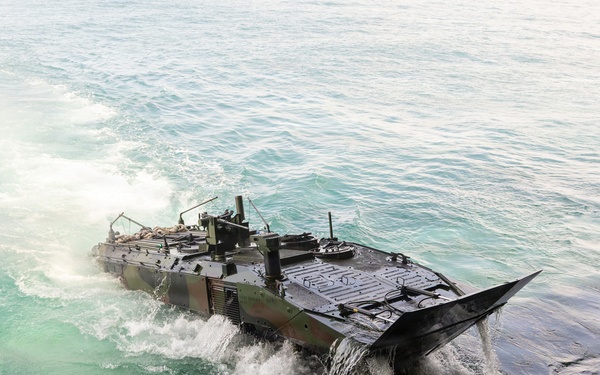 Marines conduct multiple splashes aboard USS Arlington during TCAT 26.1
