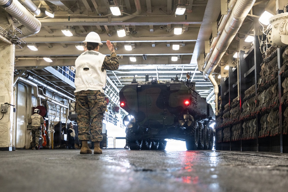 Marines conduct multiple splashes aboard USS Arlington during TCAT 26.1