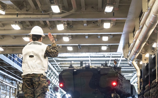 Marines conduct multiple splashes aboard USS Arlington during TCAT 26.1