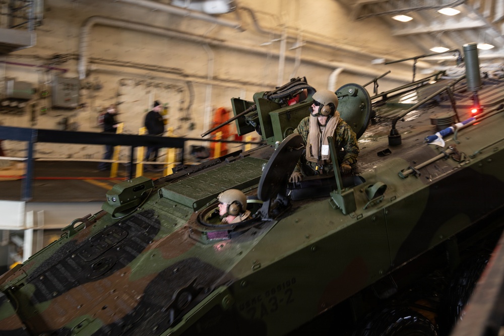 Marines conduct multiple splashes aboard USS Arlington during TCAT 26.1