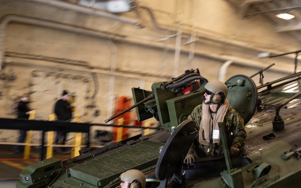Marines conduct multiple splashes aboard USS Arlington during TCAT 26.1