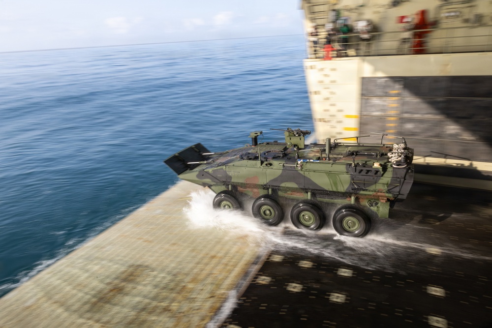 Marines conduct multiple splashes aboard USS Arlington during TCAT 26.1