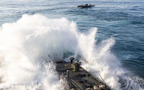 Marines conduct multiple splashes aboard USS Arlington during TCAT 26.1