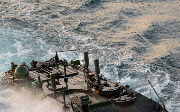 Marines conduct multiple splashes aboard USS Arlington during TCAT 26.1