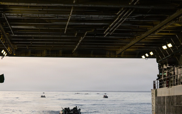 Marines conduct multiple splashes aboard USS Arlington during TCAT 26.1