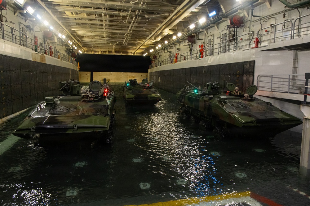 Marines conduct multiple splashes aboard USS Arlington during TCAT 26.1