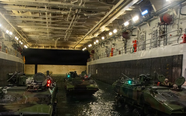 Marines conduct multiple splashes aboard USS Arlington during TCAT 26.1