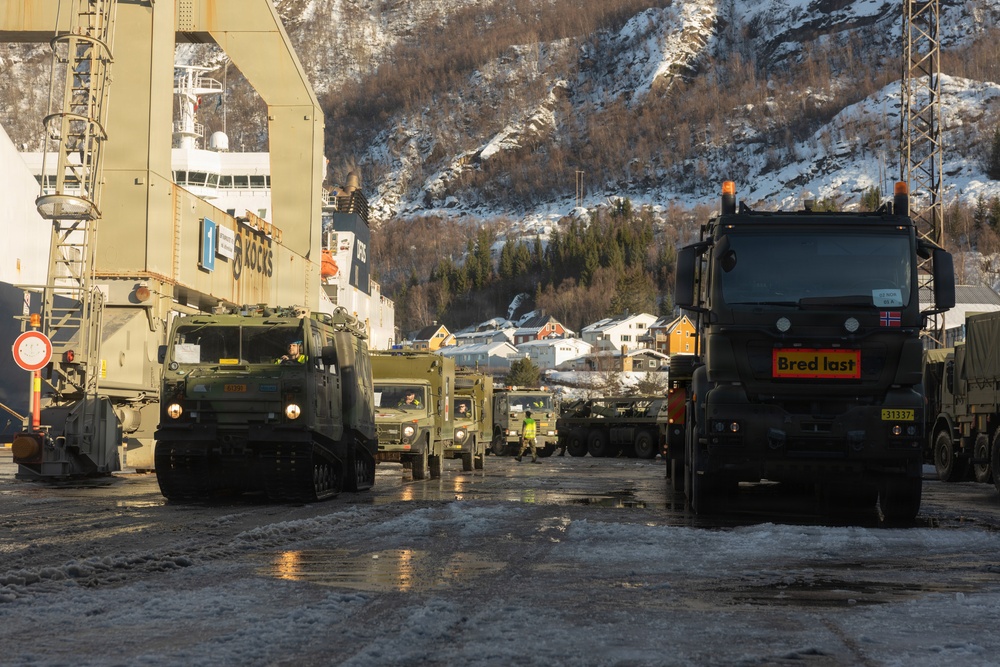 CORE26 | Norwegian, U.S. Forces Conduct Logistics Operations for Arctic Exercise