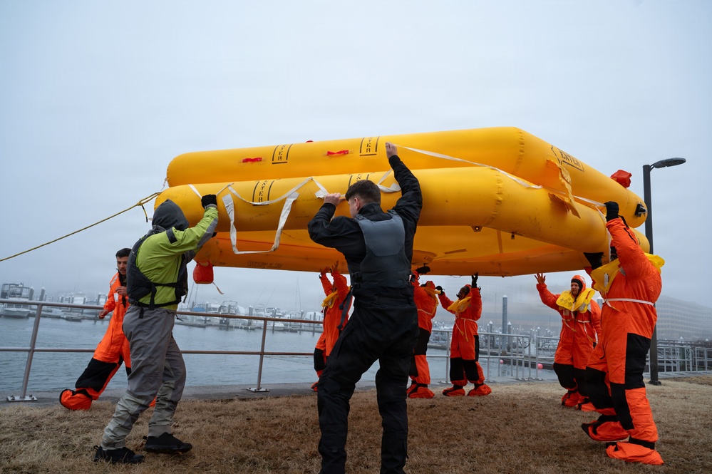 Preparation, partnership, performance under pressure: Joint training strengthens water survival readiness