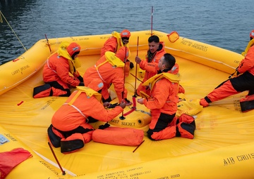 Preparation, partnership, performance under pressure: Joint training strengthens water survival readiness