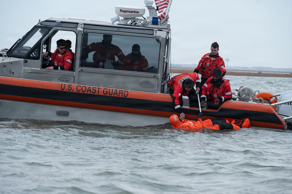 Preparation, partnership, performance under pressure: Joint training strengthens water survival readiness