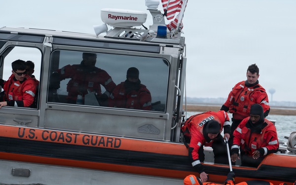 Preparation, partnership, performance under pressure: Joint training strengthens water survival readiness