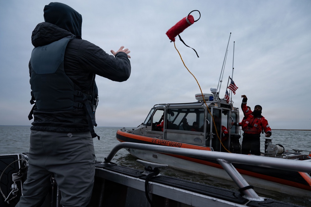 Preparation, partnership, performance under pressure: Joint training strengthens water survival readiness