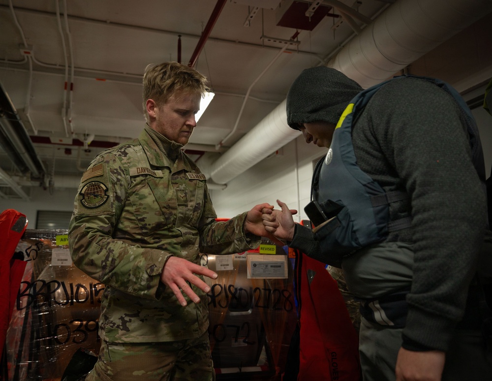 Preparation, partnership, performance under pressure: Joint training strengthens water survival readiness