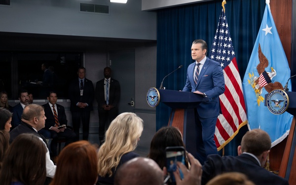 SW, CJCS Conduct Pentagon Press Briefing