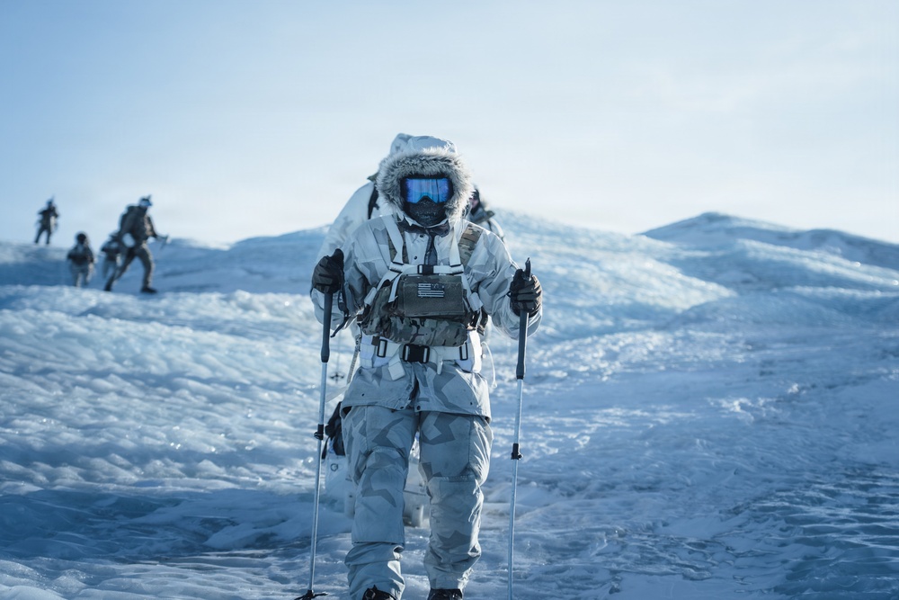 US, Allied Partners SOF conduct SAR scenario in Greenland during AE26