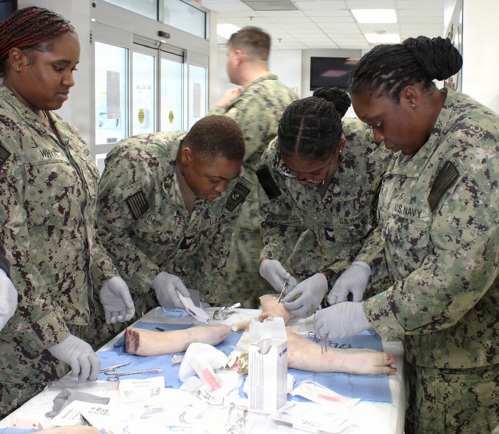 NMRTC Patuxent River Corpsmen Sharpen Suturing Skills