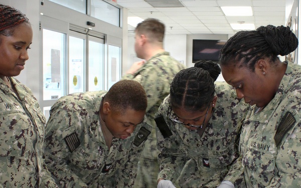 NMRTC Patuxent River Corpsmen Sharpen Suturing Skills