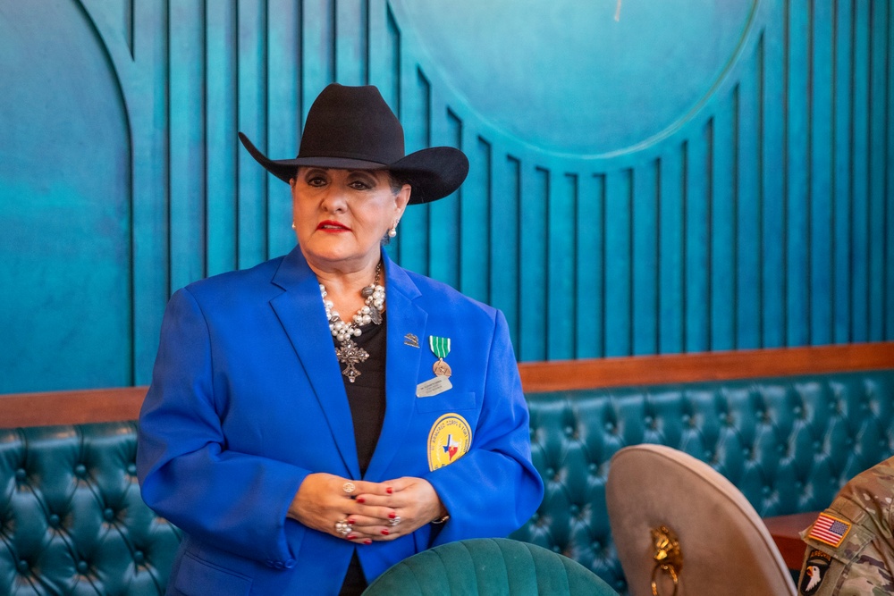 AUSA Houston Chapter Recognize Support with Army Leaders