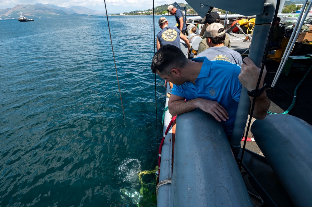 Members of DPAA Leadership and Manila American Cemetery and Memorial Visits 26-1PH