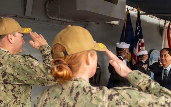 Undersecretary for Strategic Assessment and Planning at the Department of National Defense of the Philippines, Ignacio Madriaga vists U.S. 7th Fleet flagship USS Blue Ridge (LCC 19)