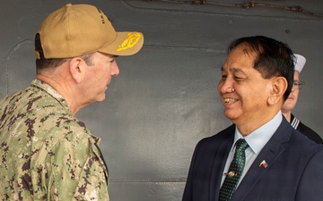 Undersecretary for Strategic Assessment and Planning at the Department of National Defense of the Philippines, Ignacio Madriaga vists U.S. 7th Fleet flagship USS Blue Ridge (LCC 19)
