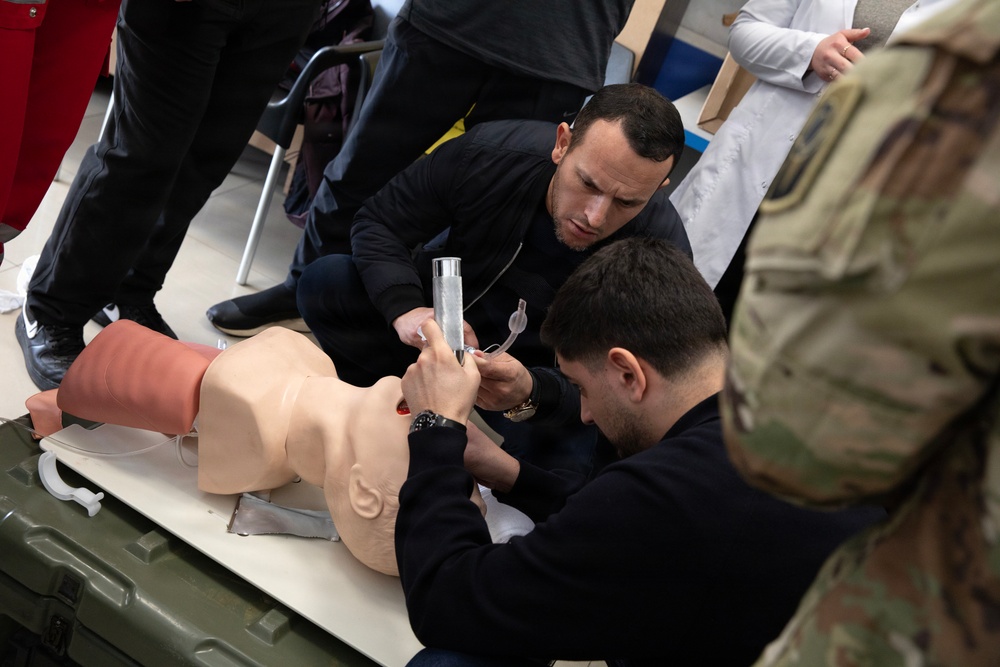 U.S. Army National Guard medics strengthen local clinic with lifesaving training