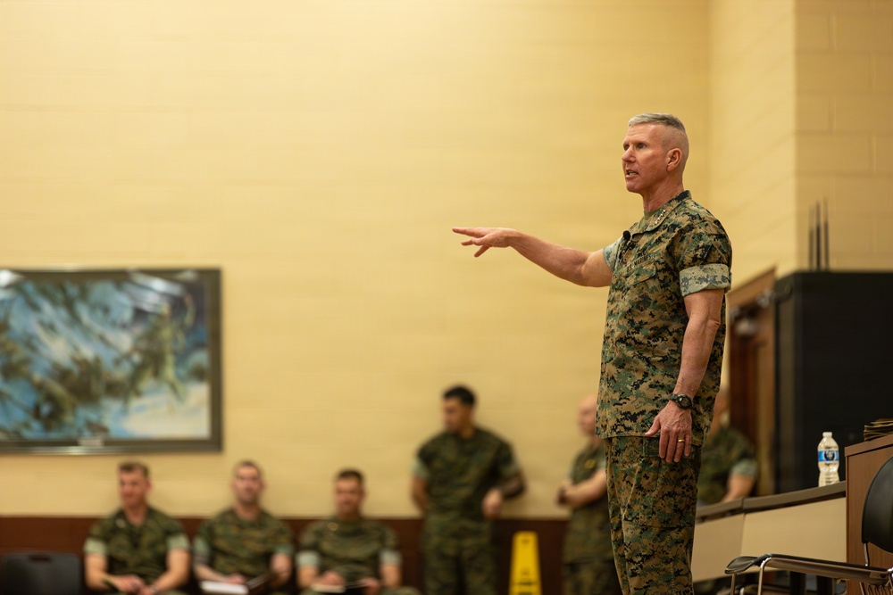The Commandant, Gen. Eric M. Smith speaks to Warrant Officer Basic Course India Company