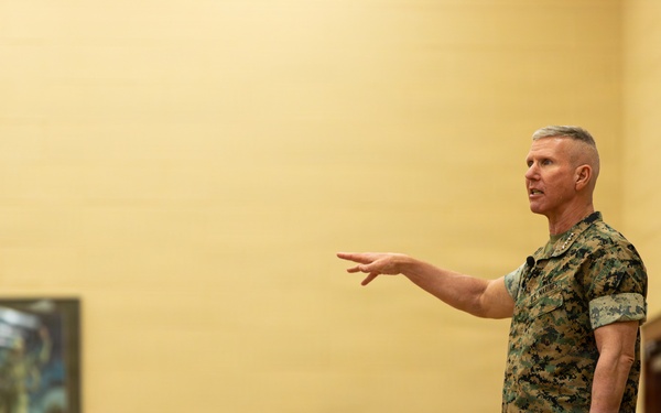 The Commandant, Gen. Eric M. Smith speaks to Warrant Officer Basic Course India Company