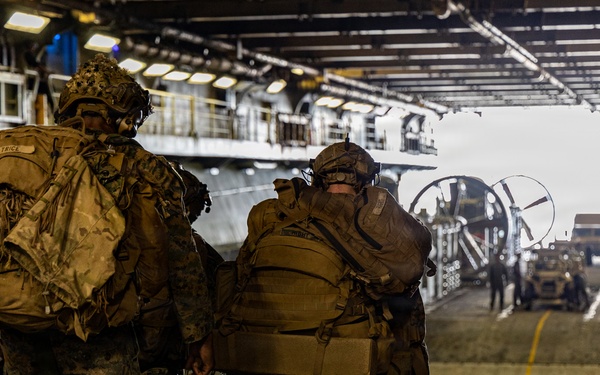 22nd MEU (SOC) | LCAC Operations on the USS Iwo Jima