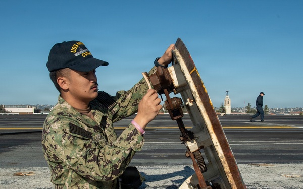 Nimitz Sailor Conducts Maintenance