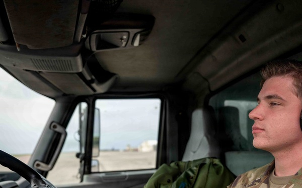 BM26 : Hot pit operations keep Kadena fighters airborne