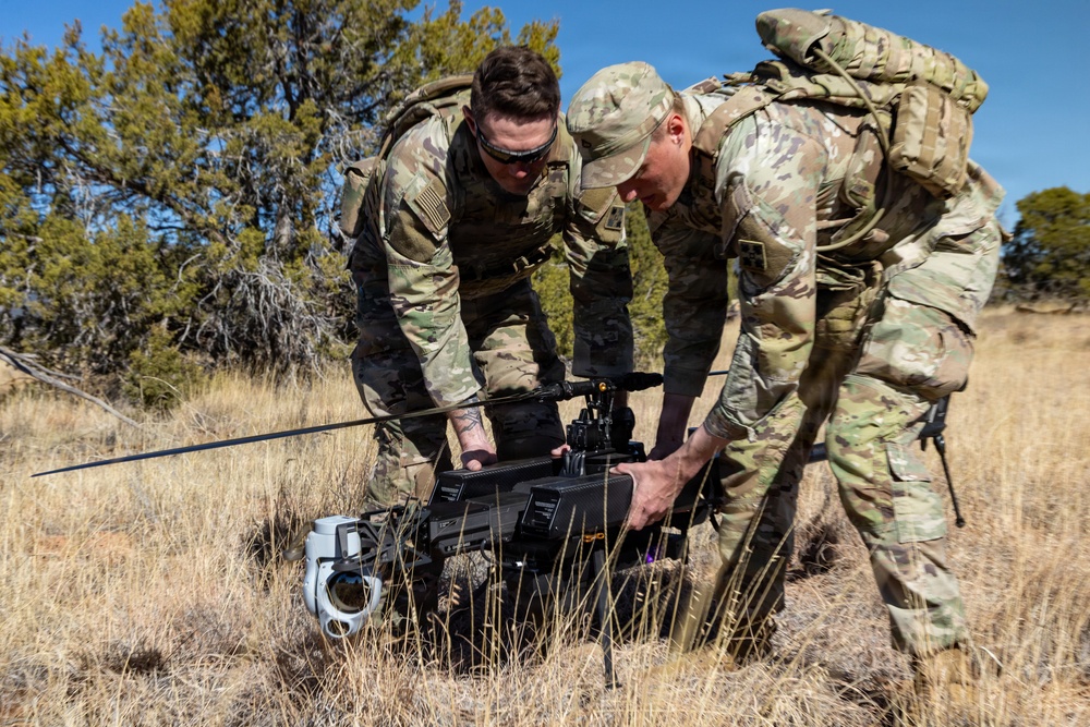 Soldiers use lattice system to control Unmanned Aerial System