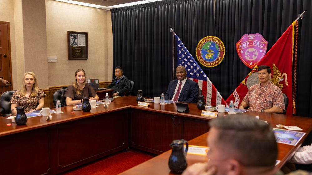 Congressional staff visit MARFORPAC