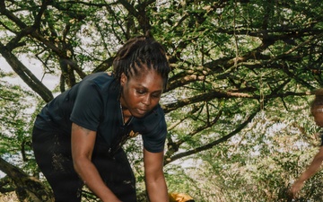 Sailors Attend Hawaiʻi Navy Week Event at Liliʻuokalani Gardens