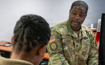 Army Reserve Soldiers revalidate combat medic skills in ad hoc course