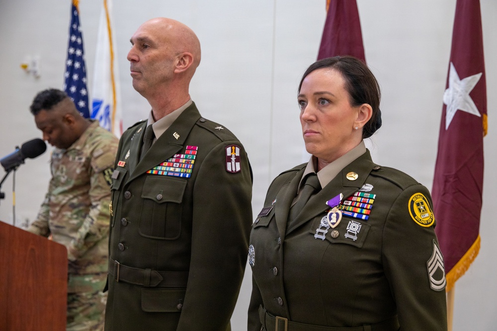 Army Reserve medic receives Purple Heart during retirement ceremony