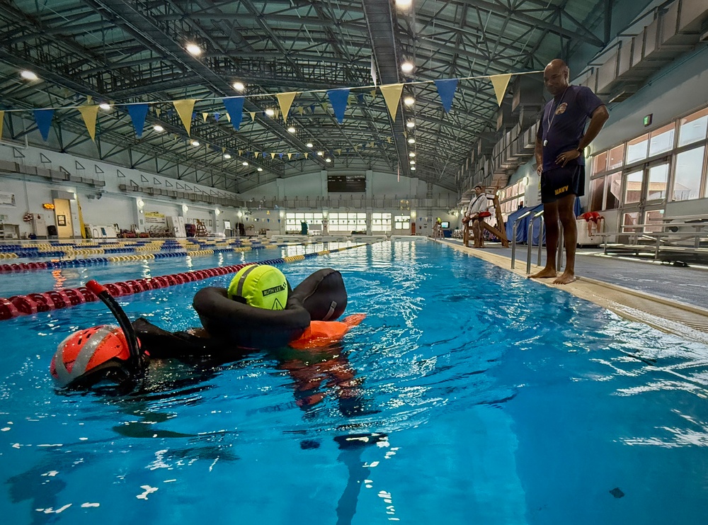 Afloat Training Group Western Pacific conducts search and rescue training