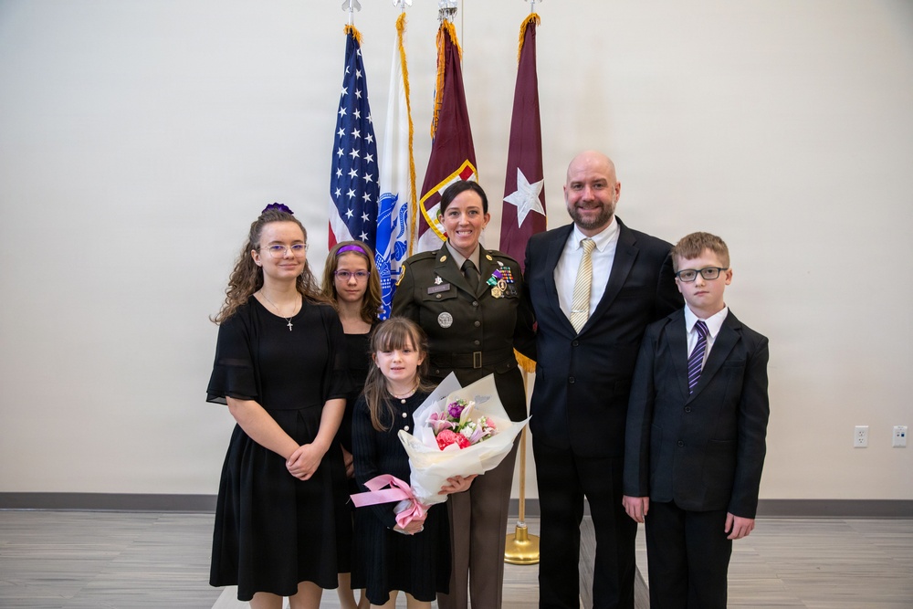 Army Reserve medic receives Purple Heart during retirement ceremony