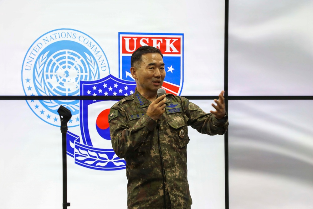 CFC Commander and ROK JCS Chairman Assess Combined Defense Posture at CP-TANGO During Freedom Shield 26