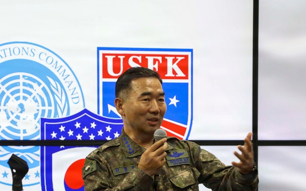 CFC Commander and ROK JCS Chairman Assess Combined Defense Posture at CP-TANGO During Freedom Shield 26