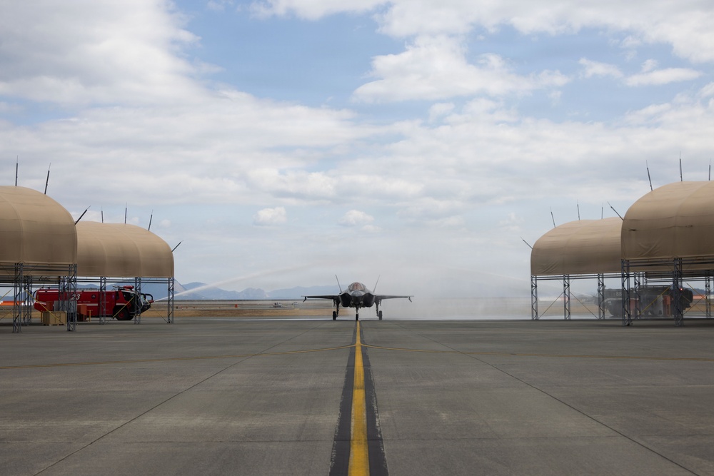 1st MAW commanding general’s final flight
