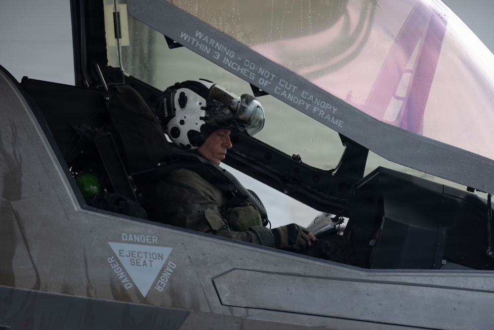 1st MAW commanding general’s final flight