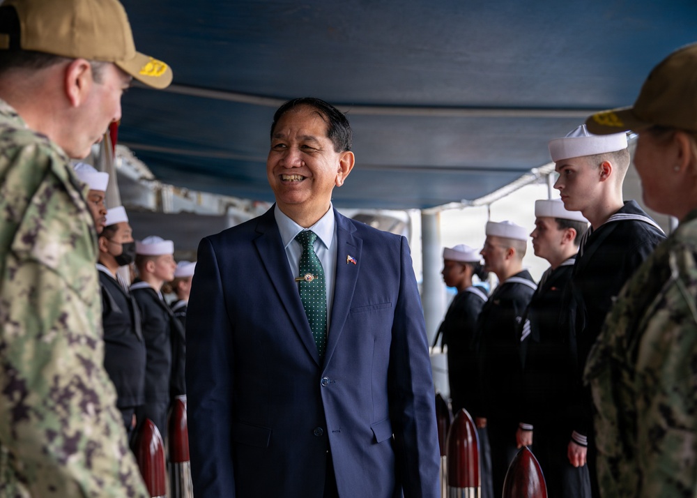 Undersecretary for Strategic Assessment and Planning at the Department of National Defense of the Philippines Visits USS Blue Ridge (LCC 19)