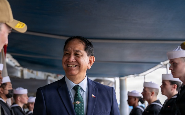 Undersecretary for Strategic Assessment and Planning at the Department of National Defense of the Philippines Visits USS Blue Ridge (LCC 19)