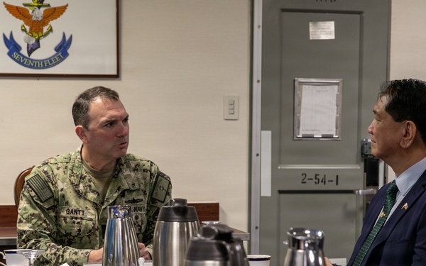 Undersecretary for Strategic Assessment and Planning at the Department of National Defense of the Philippines Visits USS Blue Ridge (LCC 19)